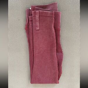 Aerie Offline High Rise Leggings with snaps at the ankles
NWT